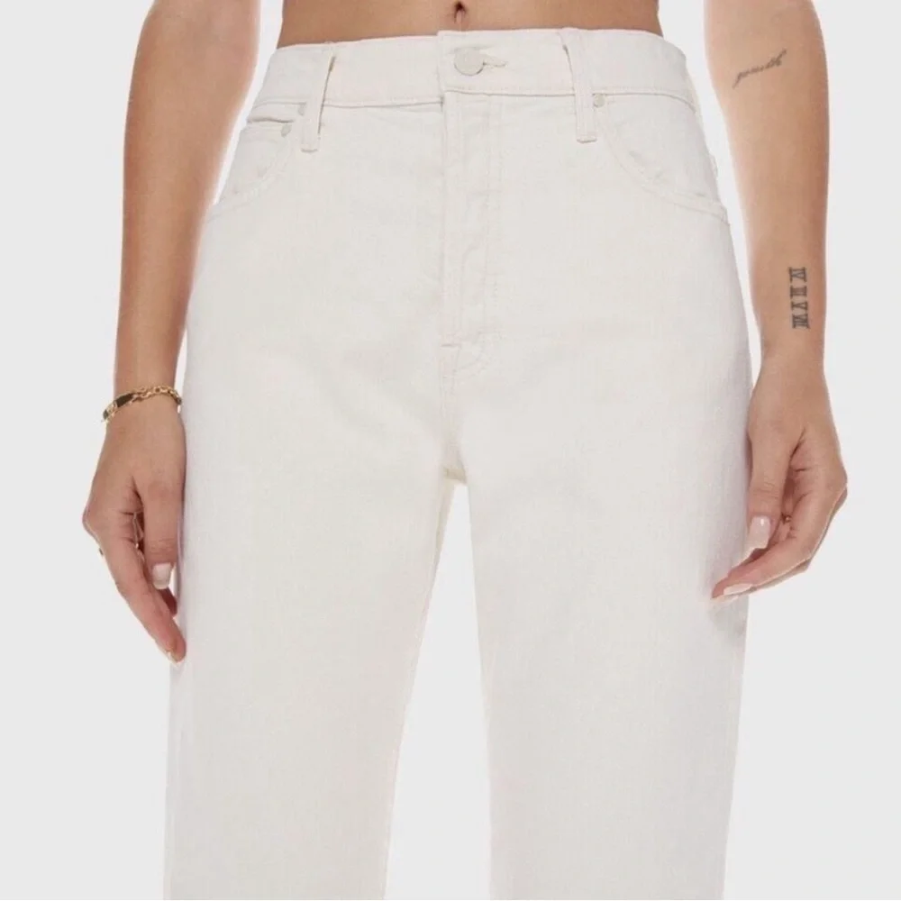 MOTHER Superior Ditcher Cropped Jeans in Act Natural - Picture 5 of 15